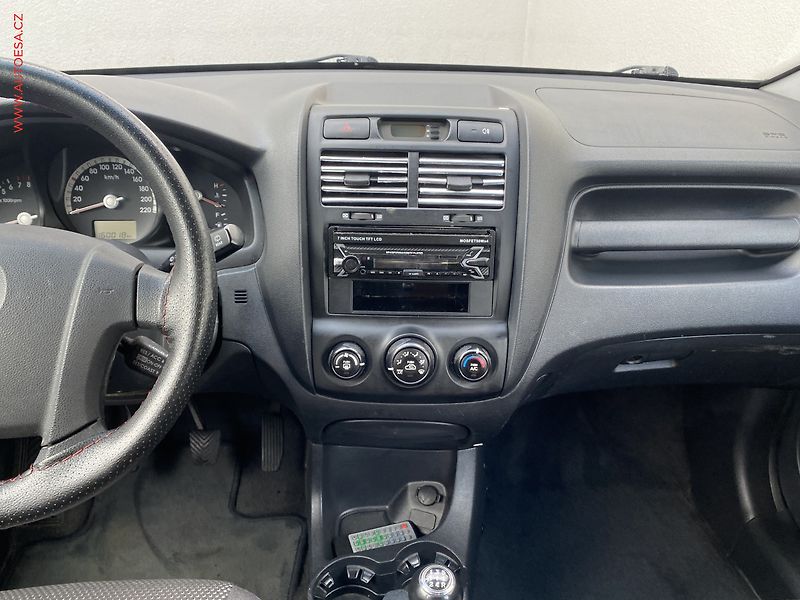 Kia Sportage (2005) 2.0 i - fotka 12 z 14