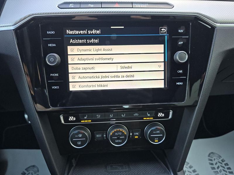 Volkswagen Arteon R-LINE 200kW KŮŽE NAVI KAMERA - fotka 19 z 49