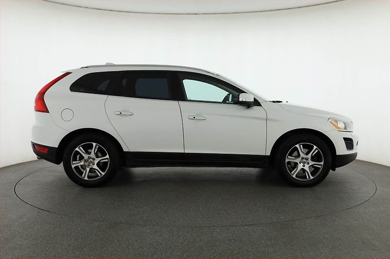 Volvo XC60 (2012) D5, 4X4, Automat, ČR,1.maj - fotka 6 z 16