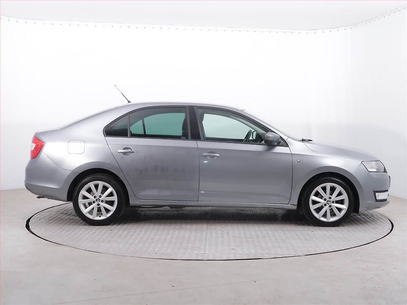 Škoda Rapid (2013) Ambition 1.2 TSI, Serv.kniha - fotka 6 z 16