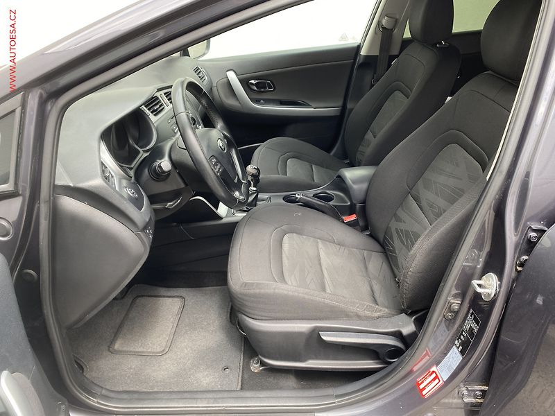 Kia Ceed (2013) 1.4i, ČR, TZ, tempomat - fotka 9 z 13