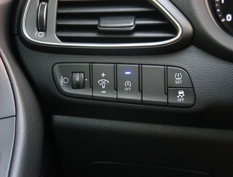 Hyundai i30 (2023) Komfort 1.0 T-GDI, ČR,1.maj - fotka 19 z 22