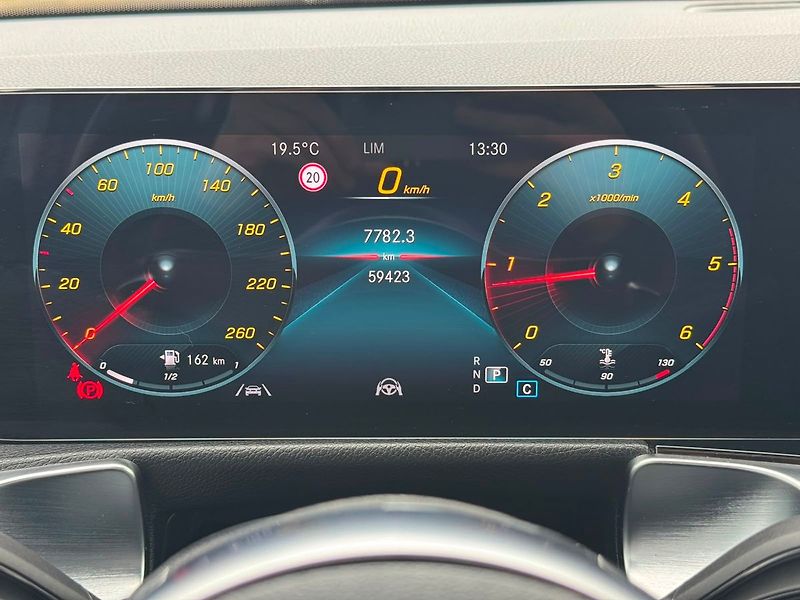 Mercedes-Benz GLB 220d 4MATIC AMG - fotka 9 z 27