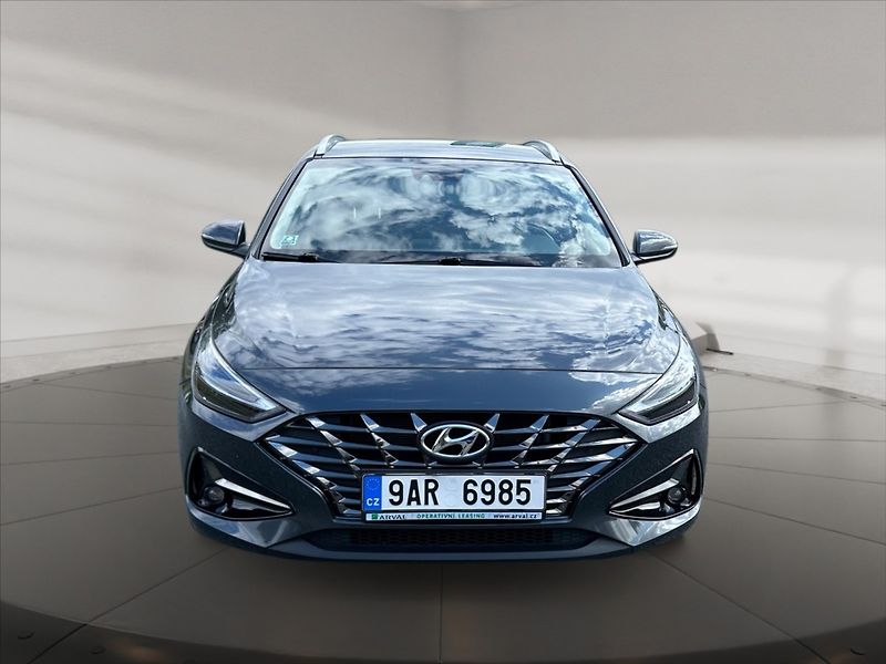 Hyundai i30 1,0 TGDI FamilySmart AT - fotka 2 z 11
