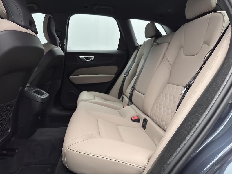 Volvo XC60 B5 AWD BRIGHT PLUS REZERVACE - fotka 6 z 49
