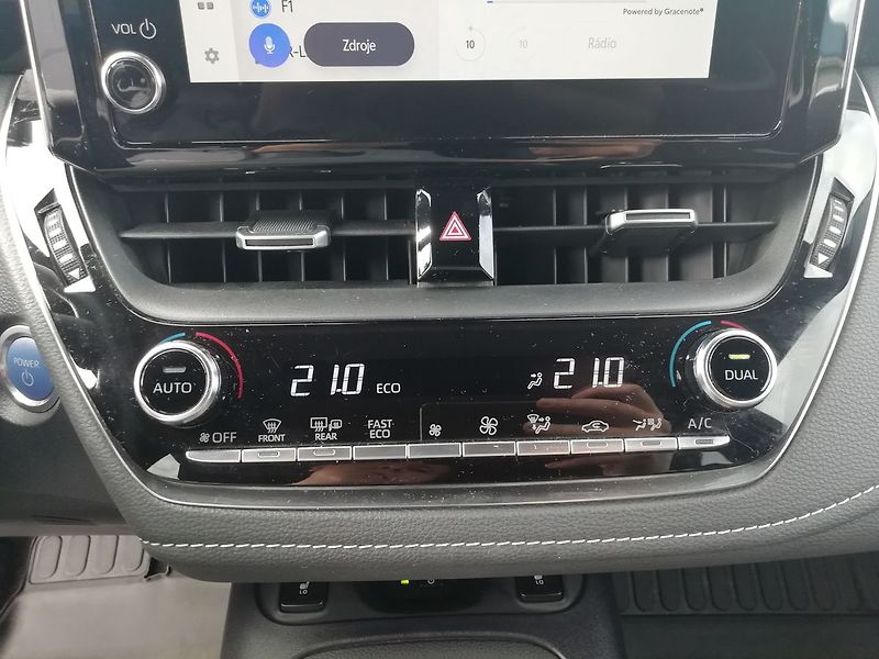 Toyota Corolla GR-Sport TS 2,0 HEV e-CVT - fotka 14 z 21