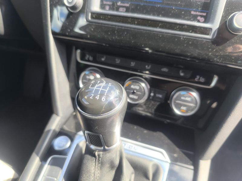 Volkswagen Passat 4X4,MANUÁL,VÝBAVA,SERVIS,PĚKNÝ - fotka 14 z 18