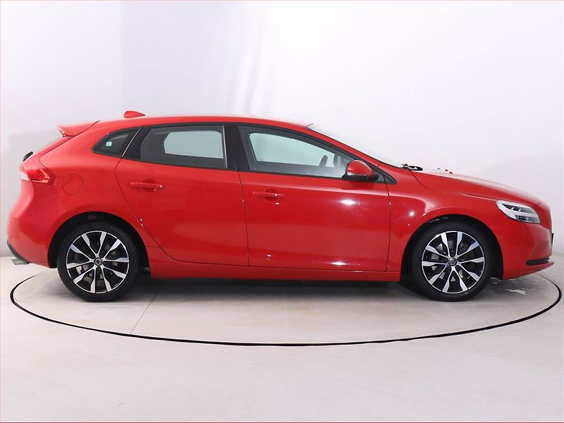 Volvo V40 (2019) 1.5 T3, Automat, Serv.kniha - fotka 6 z 19