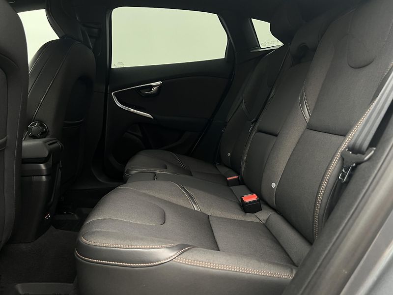 Volvo V40 CC D3 PLUS AUT - fotka 6 z 39
