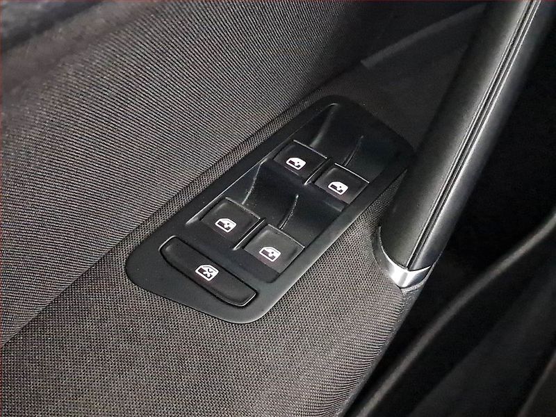 Volkswagen Golf (2017) 1.4 TSI, Tempomat - fotka 17 z 18