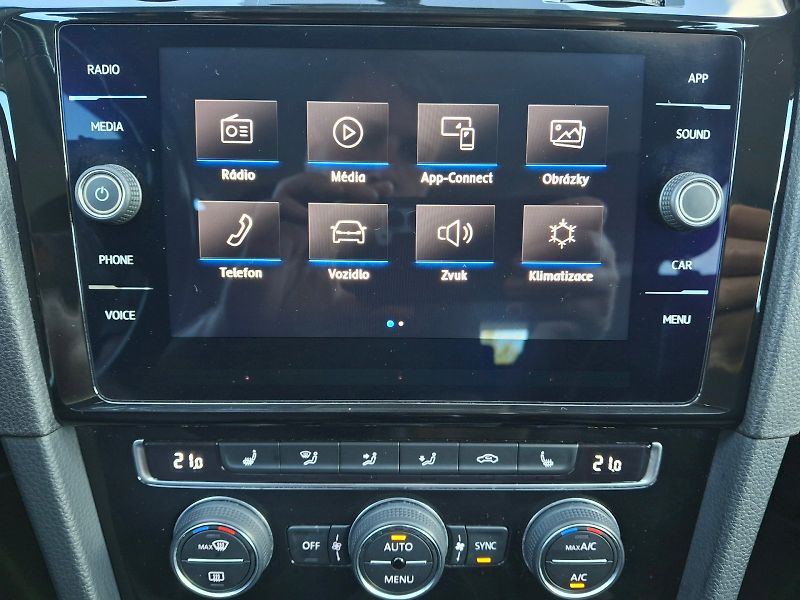 Volkswagen Golf (2020) Variant HighLine 1,5TSi 110kW - fotka 21 z 35