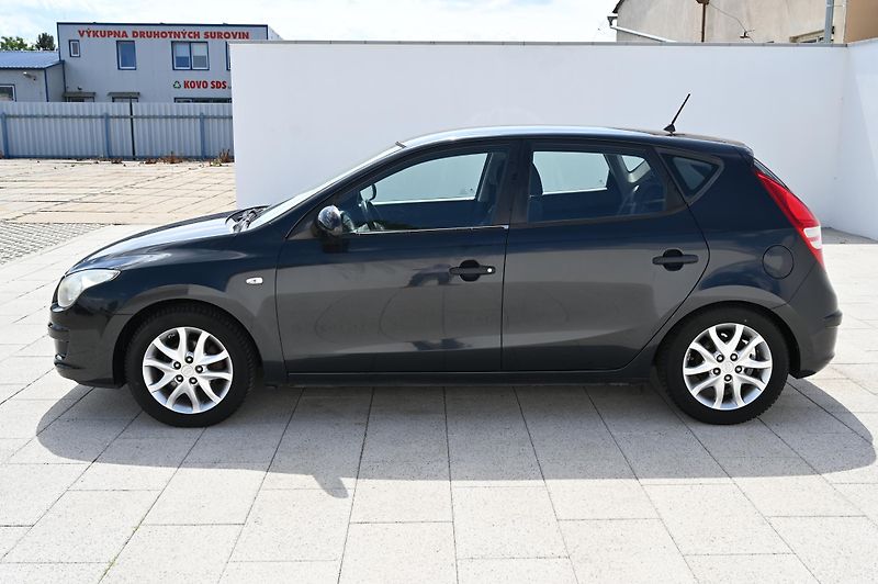 Hyundai i30 1.4 80KW Edition+  LPG 6/2010 - fotka 8 z 36