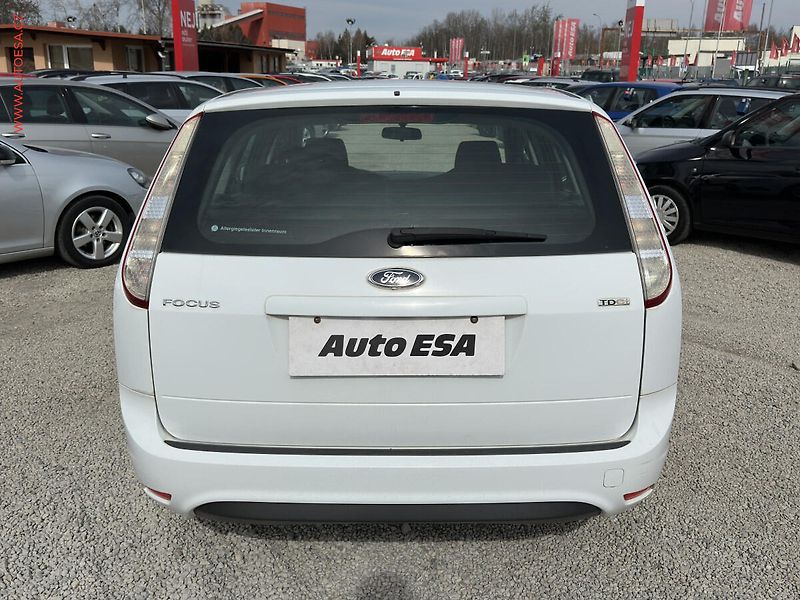 Ford Focus (2011) 1.6 TDCi, AC, STK3/28 - fotka 5 z 15