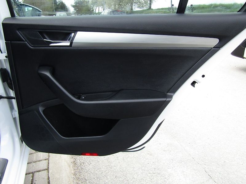 Škoda Superb (2016) 1.6 TDI 88kW - fotka 25 z 38