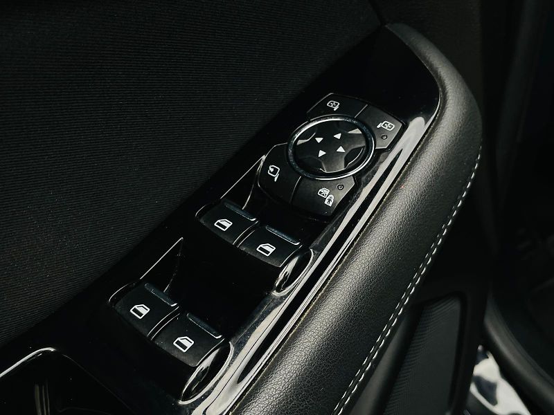 Ford Galaxy 2.0TDCi MANUÁL 7MÍST TAŽNÉ - fotka 33 z 53