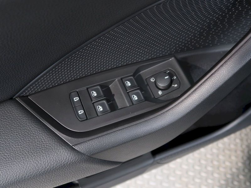 Škoda Octavia (2025) SPORTLINE 2.0TSI 150KW 4x4 DSG - fotka 36 z 40
