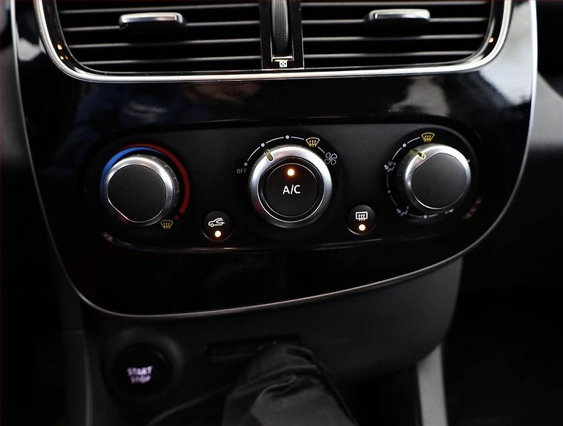 Renault Clio (2018) Limited 0.9 TCe, Serv.kniha - fotka 13 z 16