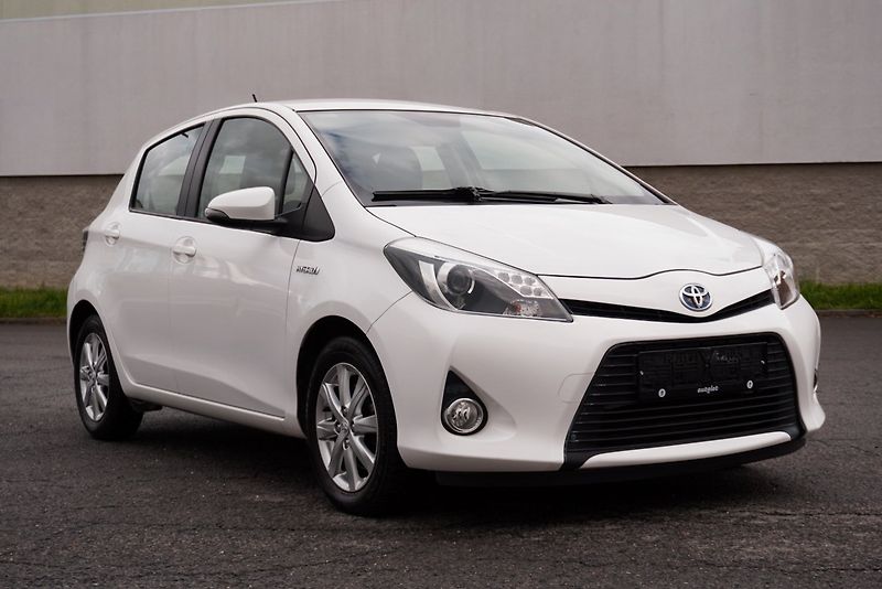 Toyota Yaris 1.5 Hybrid LOUNGE - fotka 1 z 23