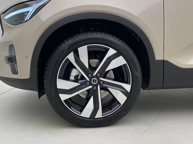 Volvo XC40 (2026) B3 AUT DARK ULTRA - fotka 18 z 66