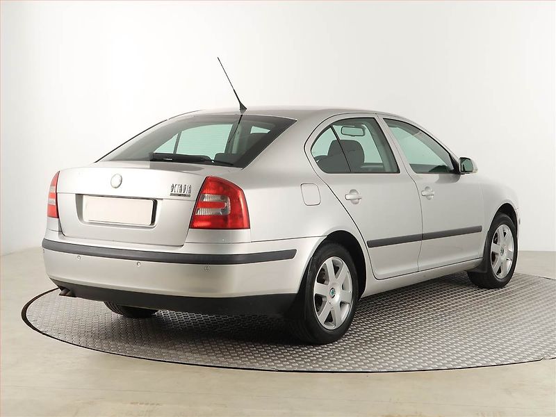Škoda Octavia (2007) Ambiente 2.0 TDI, nová STK - fotka 5 z 16