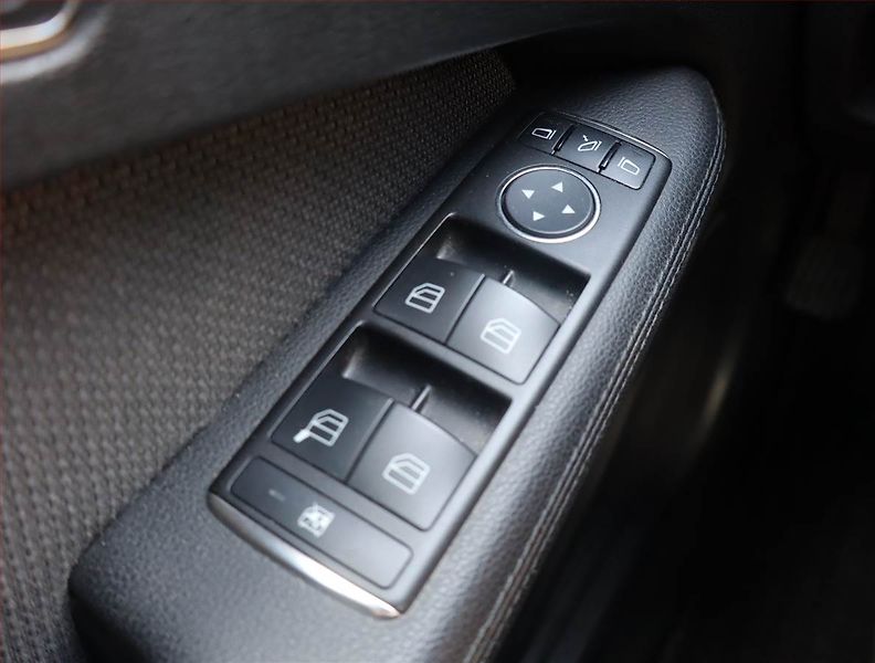 Mercedes-Benz Třídy E (2011) Avantgarde E 350 CDI 4MATIC - fotka 17 z 17
