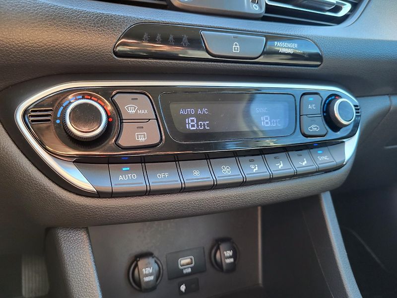 Hyundai i30 1.5 T-GDI 118kW SMART SW *ČR - fotka 14 z 48