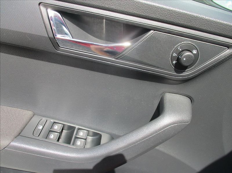 Škoda Fabia 1,0 TSI, serviska,DPH,1.maj,CZ - fotka 30 z 39