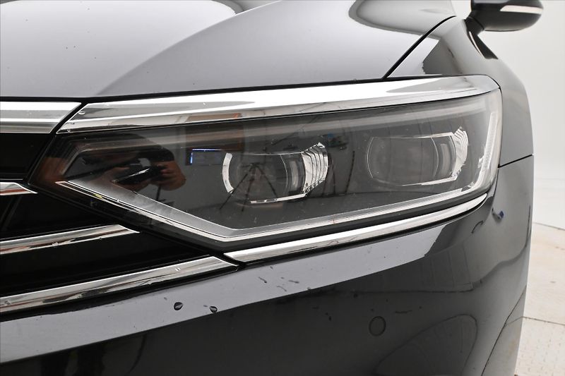 Volkswagen Passat 2,0 TDI 110kW DSG Business Zár - fotka 25 z 27
