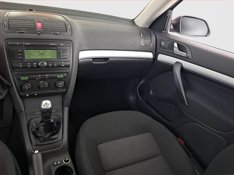 Škoda Octavia (2008) 2.0 TDI - fotka 8 z 18