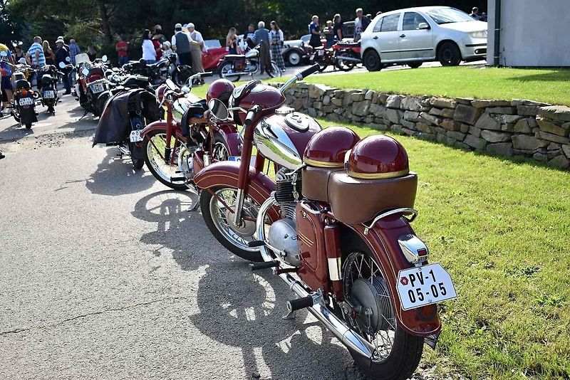 Již 18. ročník Veterán Rallye z lázní do lázní s podtitulem na pohodu, odstartovala v neděli ráno ze Skalky. 13.8. 2023