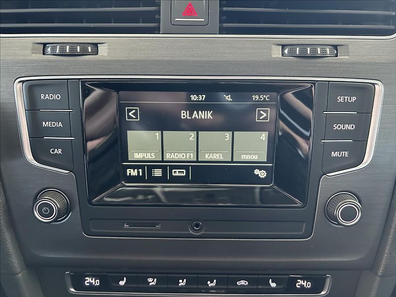 Volkswagen Golf 1,2   TSI 77kW,SERVISKA,TAŽNÉ - fotka 13 z 27