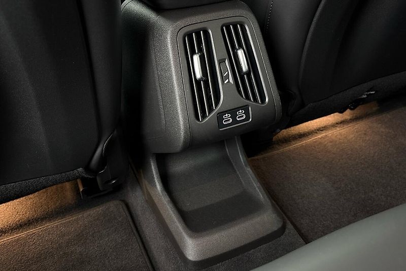 BMW iX1 eDrive20 - fotka 21 z 23
