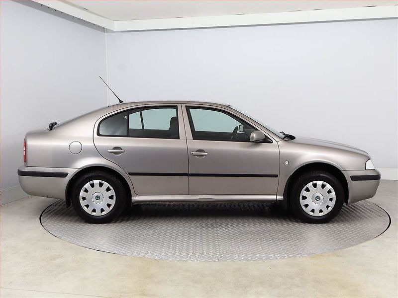Škoda Octavia (2007) 1.6, nová STK, Tažné - fotka 6 z 11