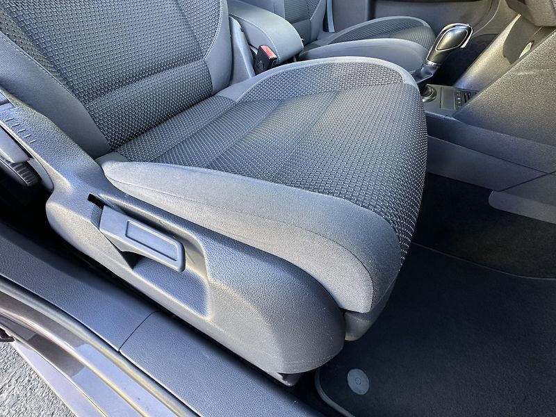 Volkswagen Touran (2015) *DSG* 1.6TDI/77kW *7.Míst *TZ  - fotka 23 z 41