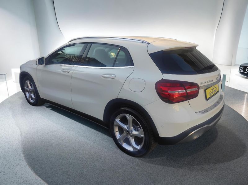 Mercedes-Benz GLA 200d 4MATIC,AT,ČR - fotka 3 z 42