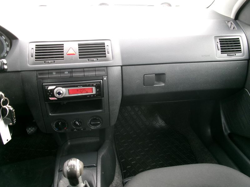 Škoda Fabia (2006) 1,4 16V KLIMA 2.MAJ - fotka 21 z 23