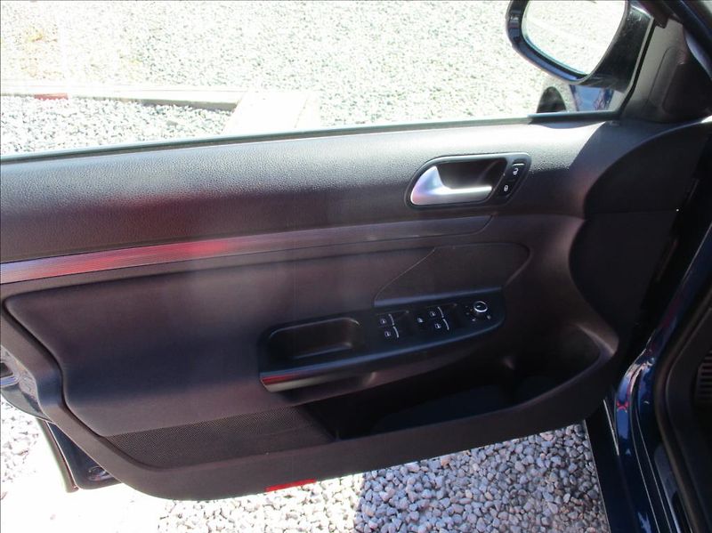 Volkswagen Golf 1,4 TSI,digiklima,servis,tažné - fotka 12 z 36