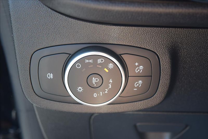 Ford Fiesta 1,0 i 73KW AUTOMAT NÍZKÉ KM - fotka 30 z 45
