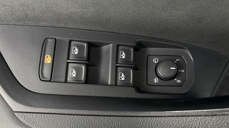 Škoda Kodiaq 2.0 TDI DSG 4x4 Sportline Excl - fotka 24 z 32