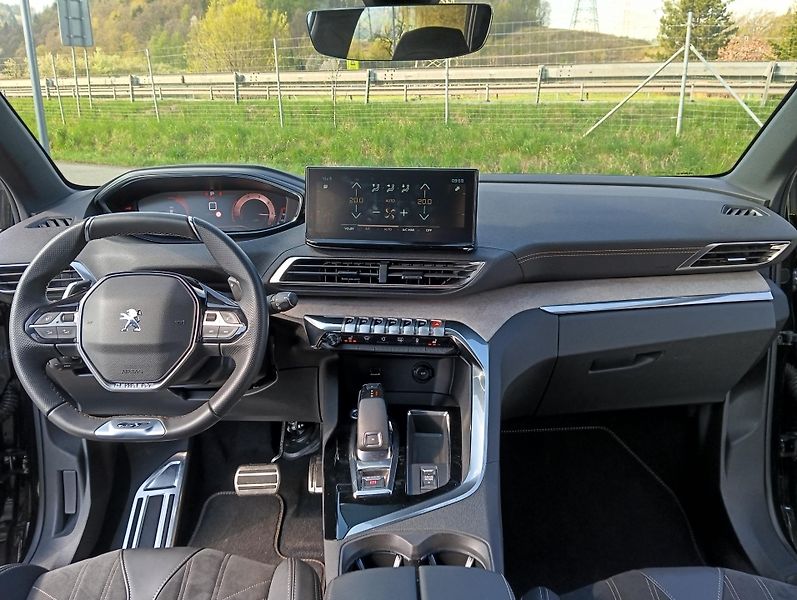 Peugeot 5008 (2021) GT BlueHDi 180 S&S EAT8 - fotka 11 z 26