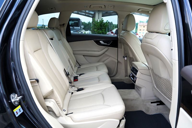 Audi Q7 3.0 TDI 200 kW/Q/7míst - fotka 28 z 49