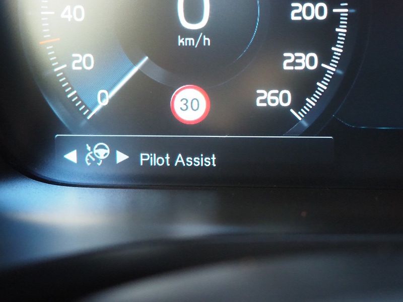 Volvo V60 (2019) 2.0 D3 momentum, nové rozvody - fotka 28 z 42