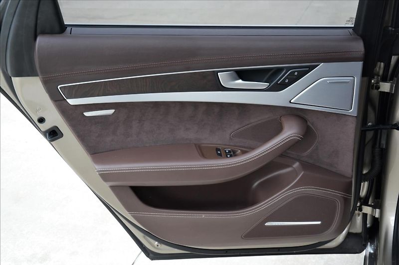 Audi A8 4.2 TDI/V8/Design-Selection/CZ - fotka 39 z 49