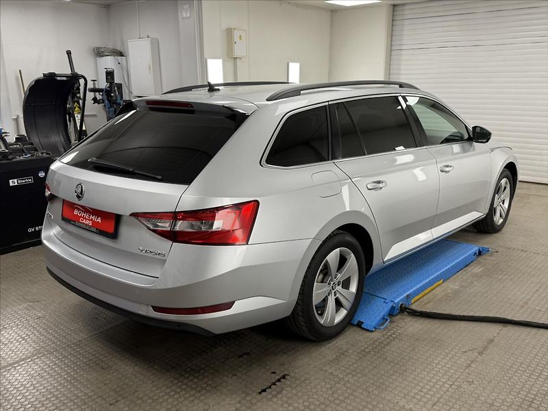 Škoda Superb 2,0 TDI ČR DSG NAVI CARPLAY - fotka 6 z 35