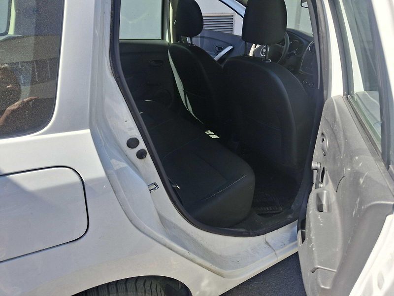 Dacia Logan MCV 0,9 LPG 5AC9582 - fotka 16 z 23