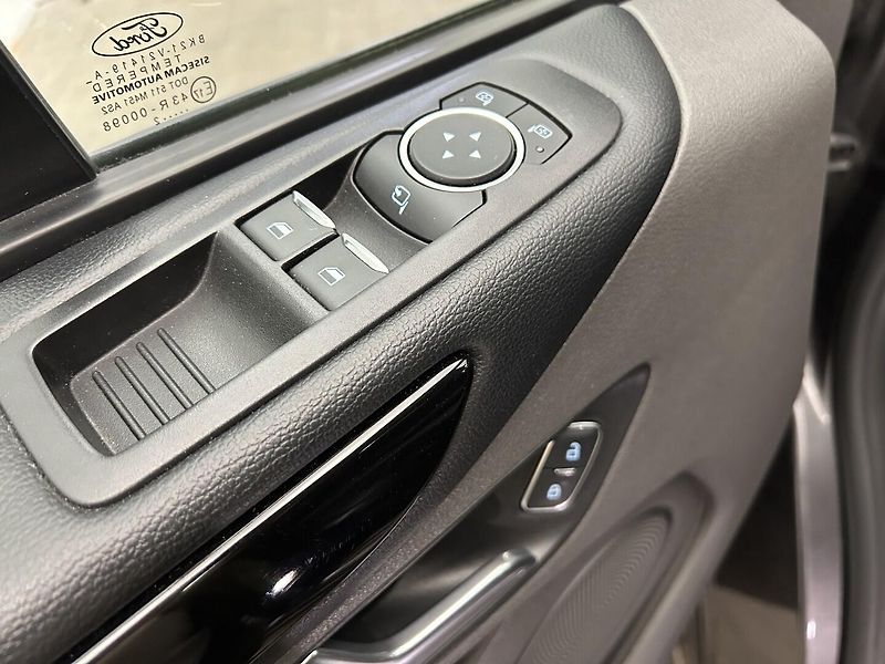 Ford Tourneo Custom 2.0 TDCI - fotka 7 z 27