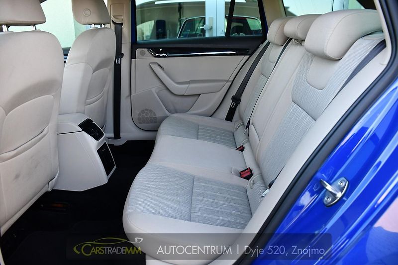 Škoda Octavia 1,6TDi STYLE - fotka 12 z 53