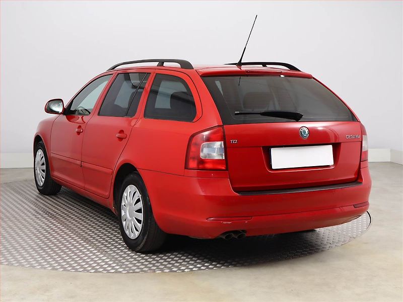 Škoda Octavia (2009) Elegance 1.9 TDI DPF, Automat - fotka 4 z 10