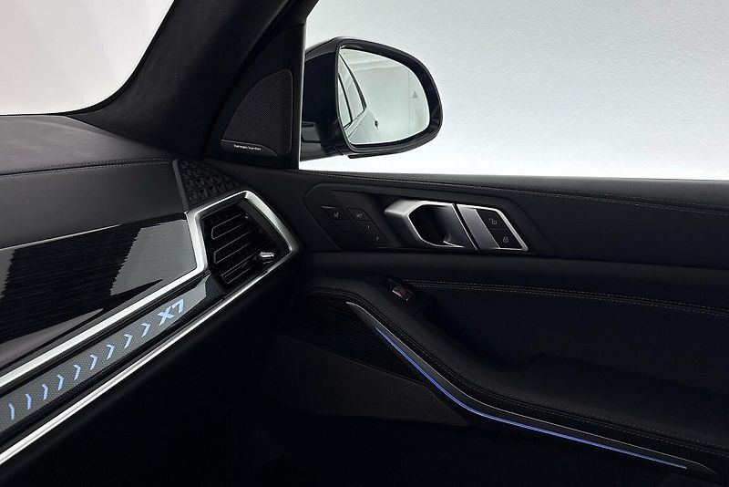 BMW X7 xDrive40d - fotka 22 z 30