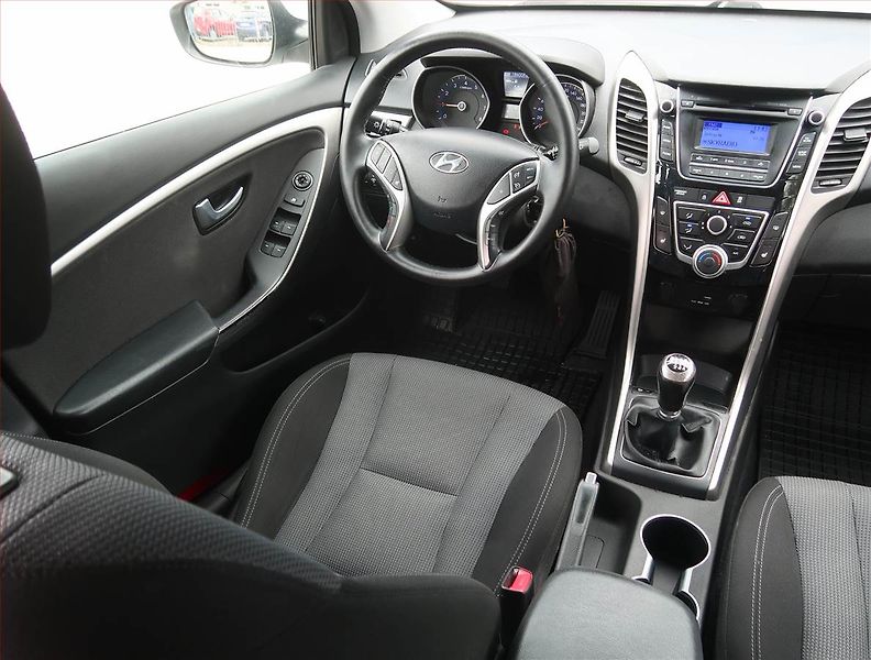 Hyundai i30 (2016) 1.6 MPI, Tempomat - fotka 7 z 16